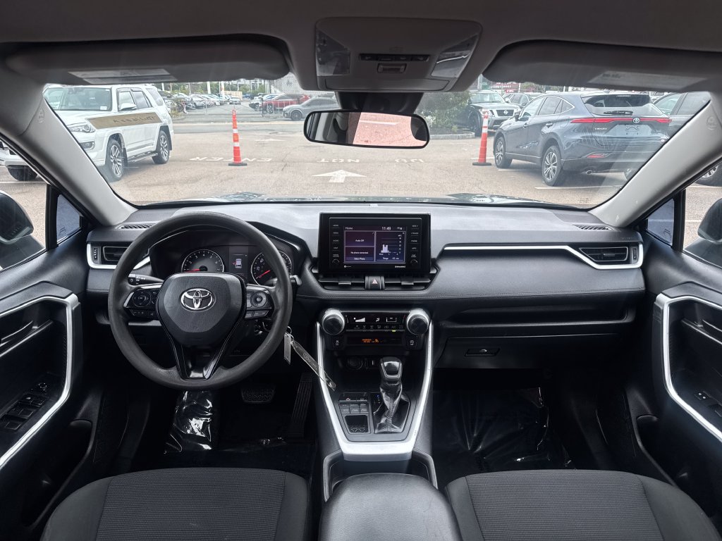 Used 2021 Toyota RAV4 LE AWD/4WD image 11