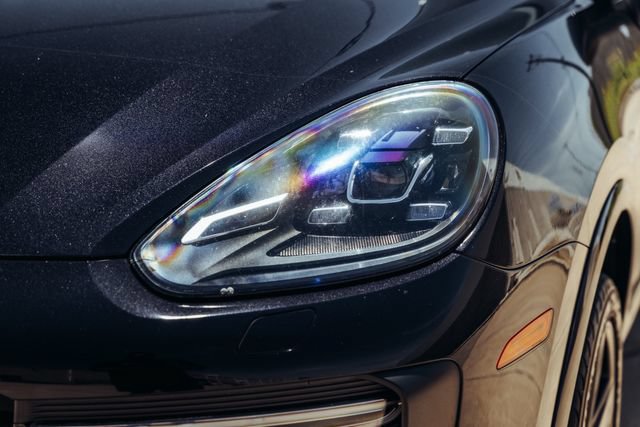 Used 2016 Porsche Cayenne Turbo AWD/4WD image 39