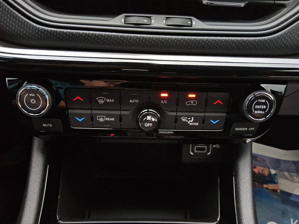 New 2026 Jeep Compass Latitude image 22