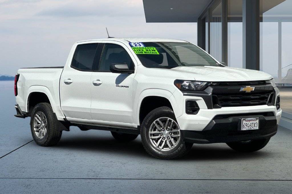 Used 2023 Chevrolet Colorado LT w/ LT Convenience Package II RWD image 2