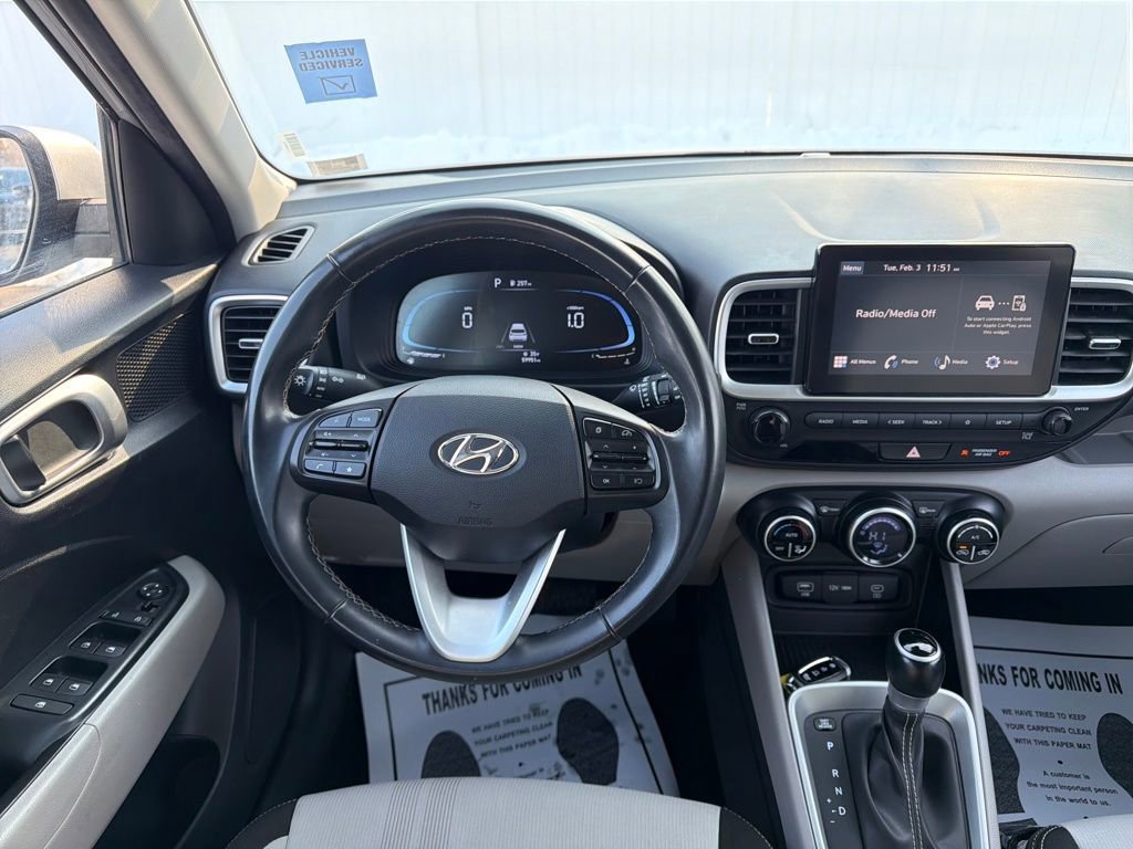 Used 2024 Hyundai Venue SEL image 16