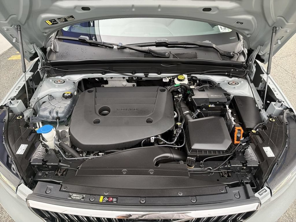 Certified 2024 Volvo XC40 B5 Plus w/ Climate Package AWD/4WD image 14