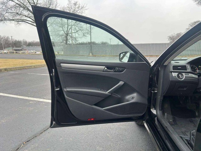 Used 2015 Volkswagen Passat 1.8T S image 14