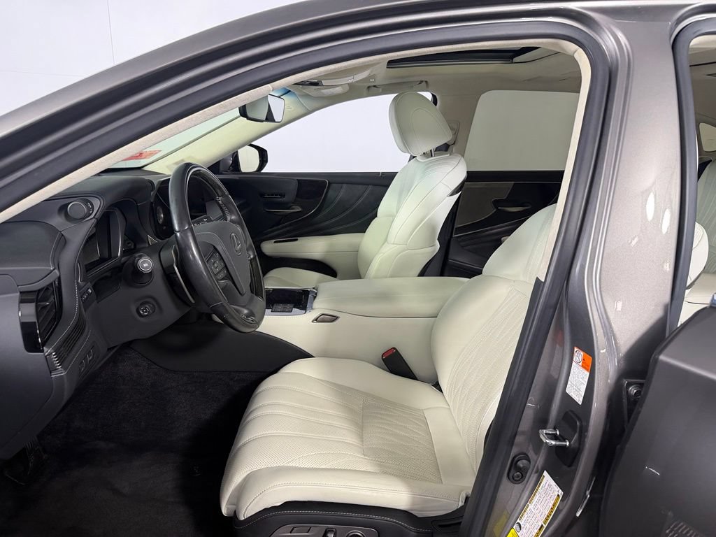 Used 2023 Lexus LS 500 w/ Interior Upgrade Package RWD image 21