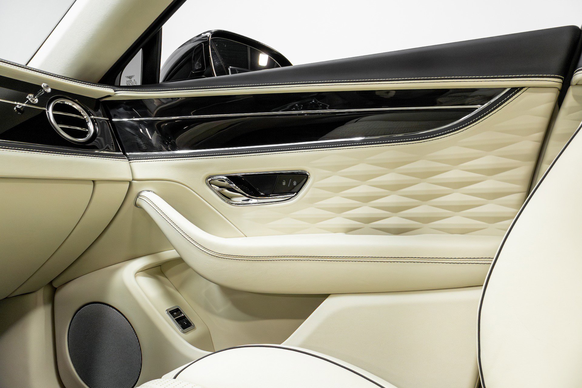 Used 2021 Bentley Flying Spur W12 image 14