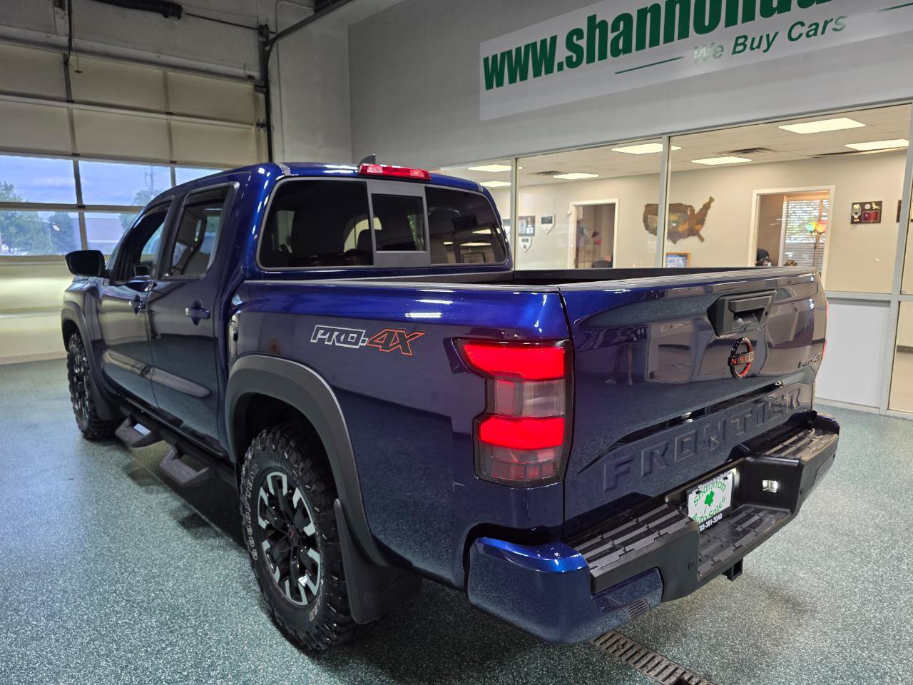 Used 2022 Nissan Frontier PRO-4X w/ Technology Package AWD/4WD image 9