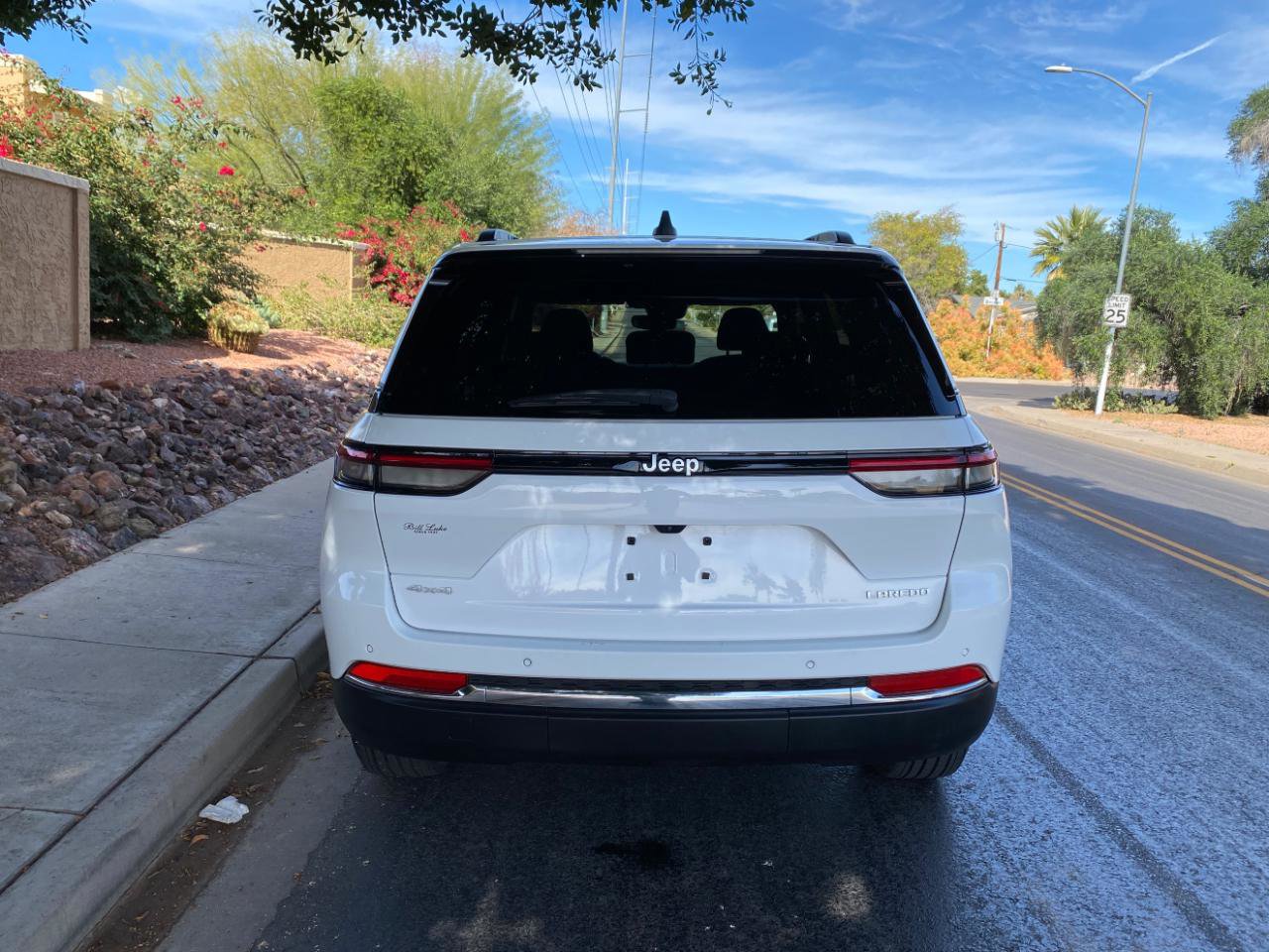 Used 2024 Jeep Grand Cherokee Laredo X w/ Trailer Tow Package AWD/4WD image 3