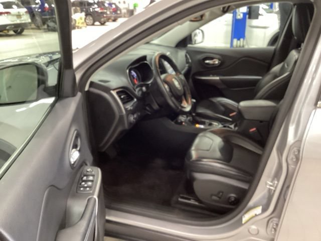 Used 2019 Jeep Cherokee Latitude Plus w/ Comfort/Convenience Group AWD/4WD image 9