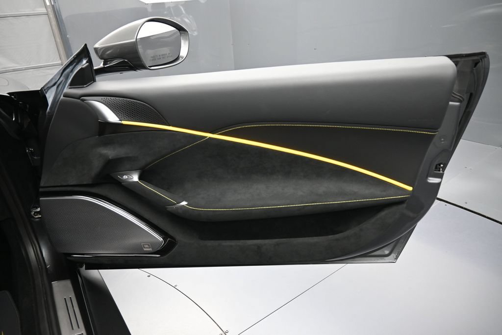 Used 2022 Ferrari Roma RWD image 25