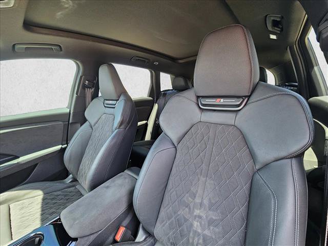 Certified 2025 Audi SQ6 e-tron Premium Plus w/ Premium Plus AWD/4WD image 13