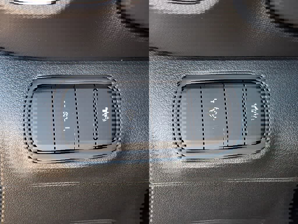 New 2026 Hyundai Venue SE image 17