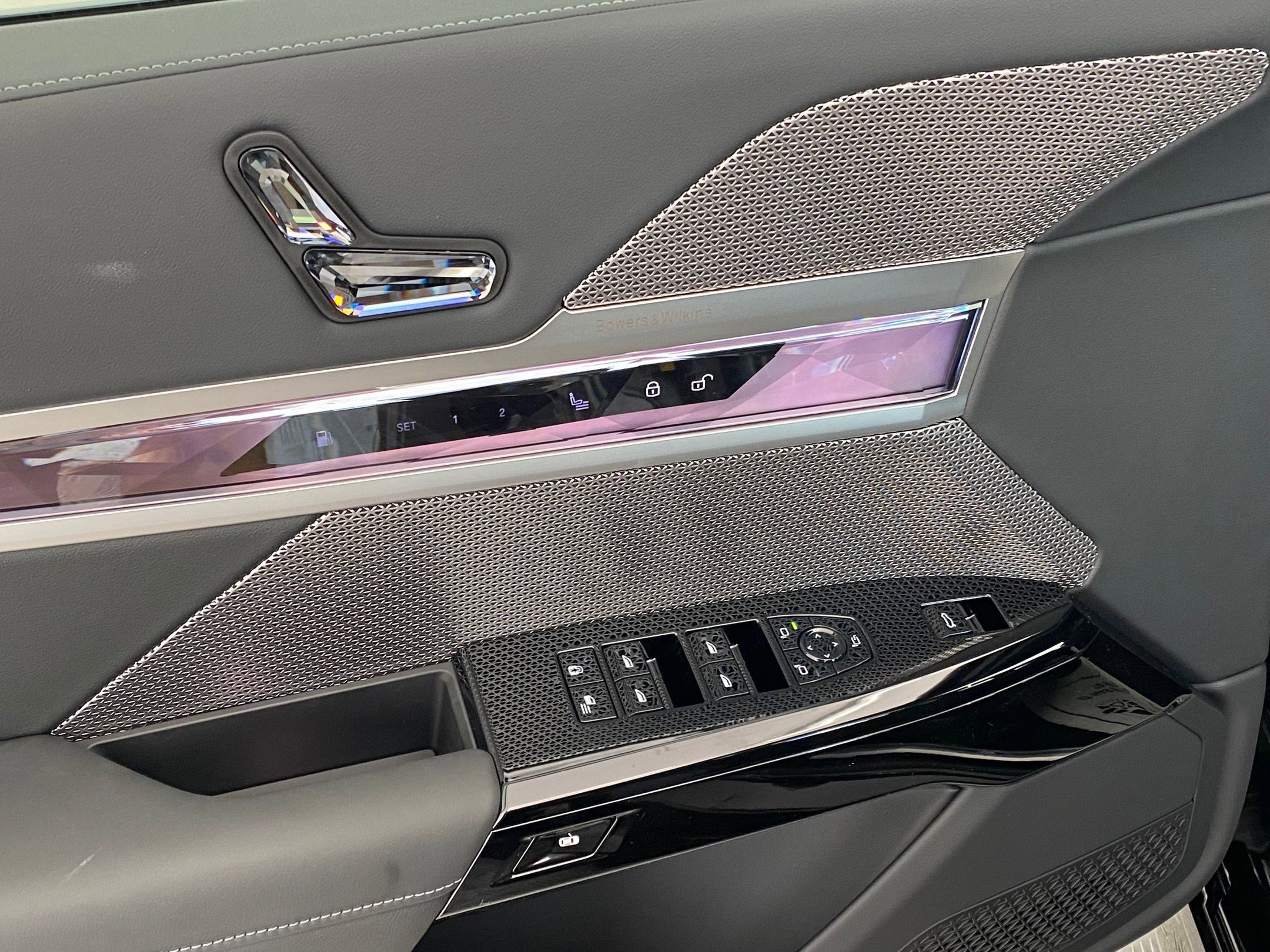 New 2026 BMW 750e xDrive w/ Premium Package image 24