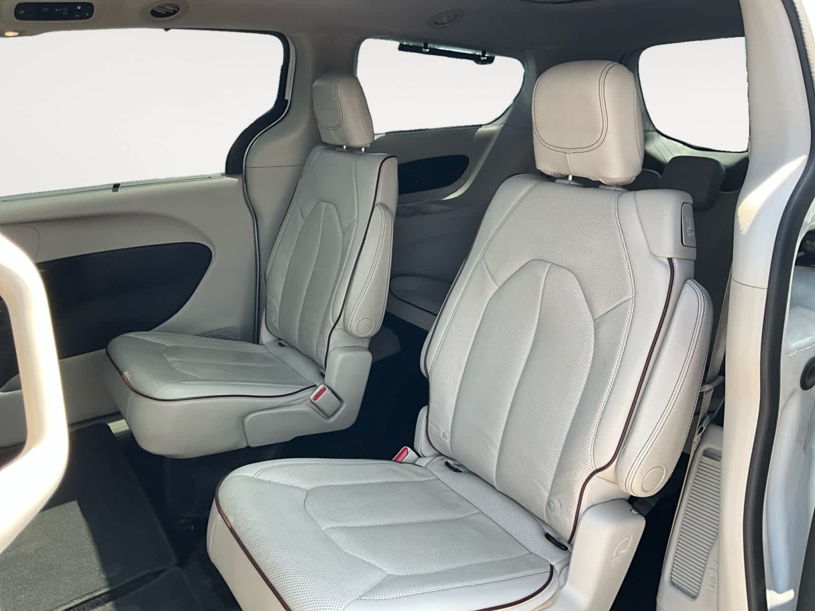 Used 2018 Chrysler Pacifica Limited FWD image 13