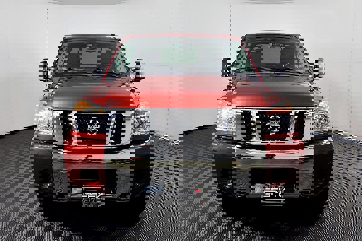 Used 2015 Nissan Titan SV image 3