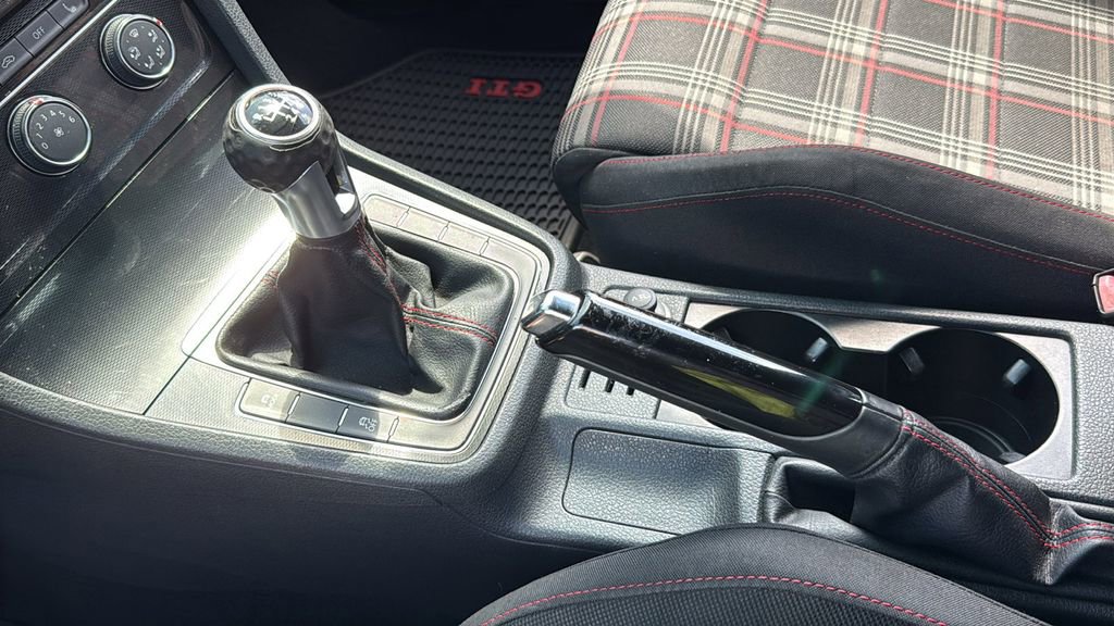 Used 2015 Volkswagen GTI S FWD image 33