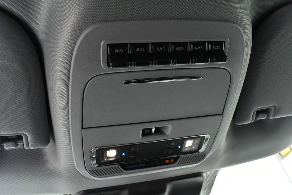 New 2026 Ford F350 Lariat w/ Black Appearance Package image 36