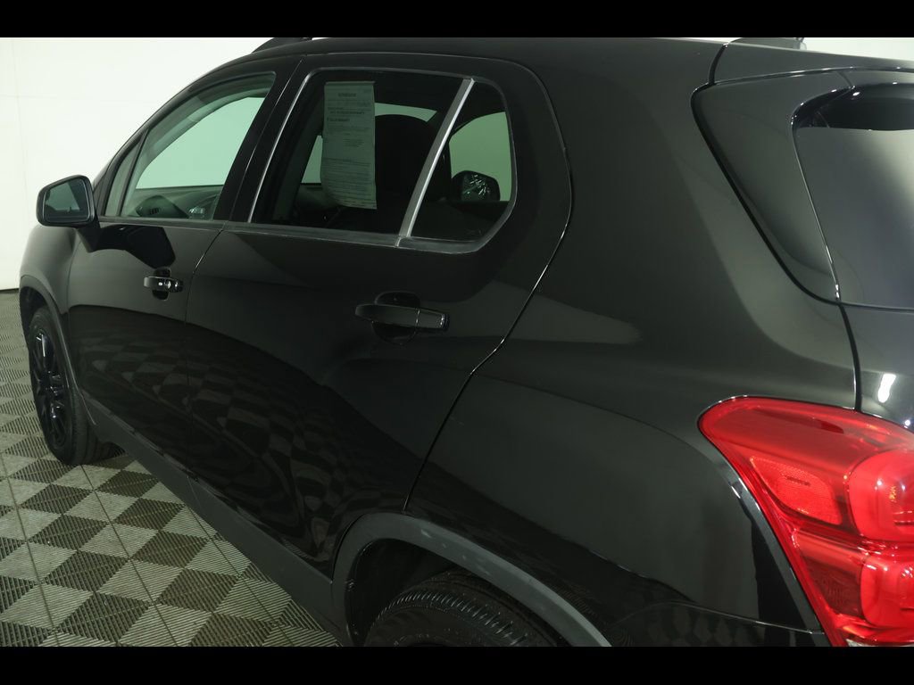 Used 2022 Chevrolet Trax LT w/ Driver Confidence Package image 16