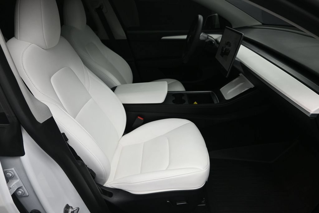 Used 2023 Tesla Model Y Long Range AWD/4WD image 34