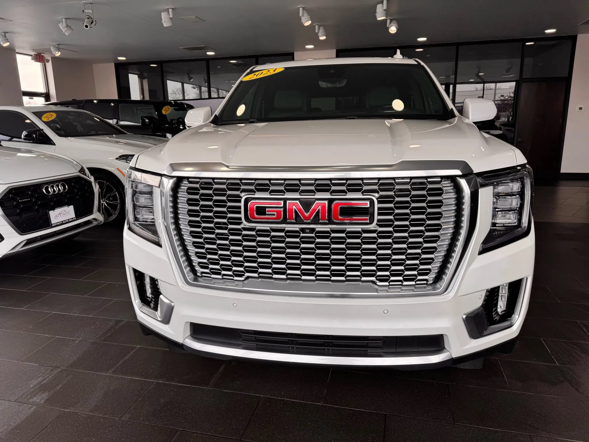 Used 2023 GMC Yukon Denali w/ Denali Reserve Package AWD/4WD image 8