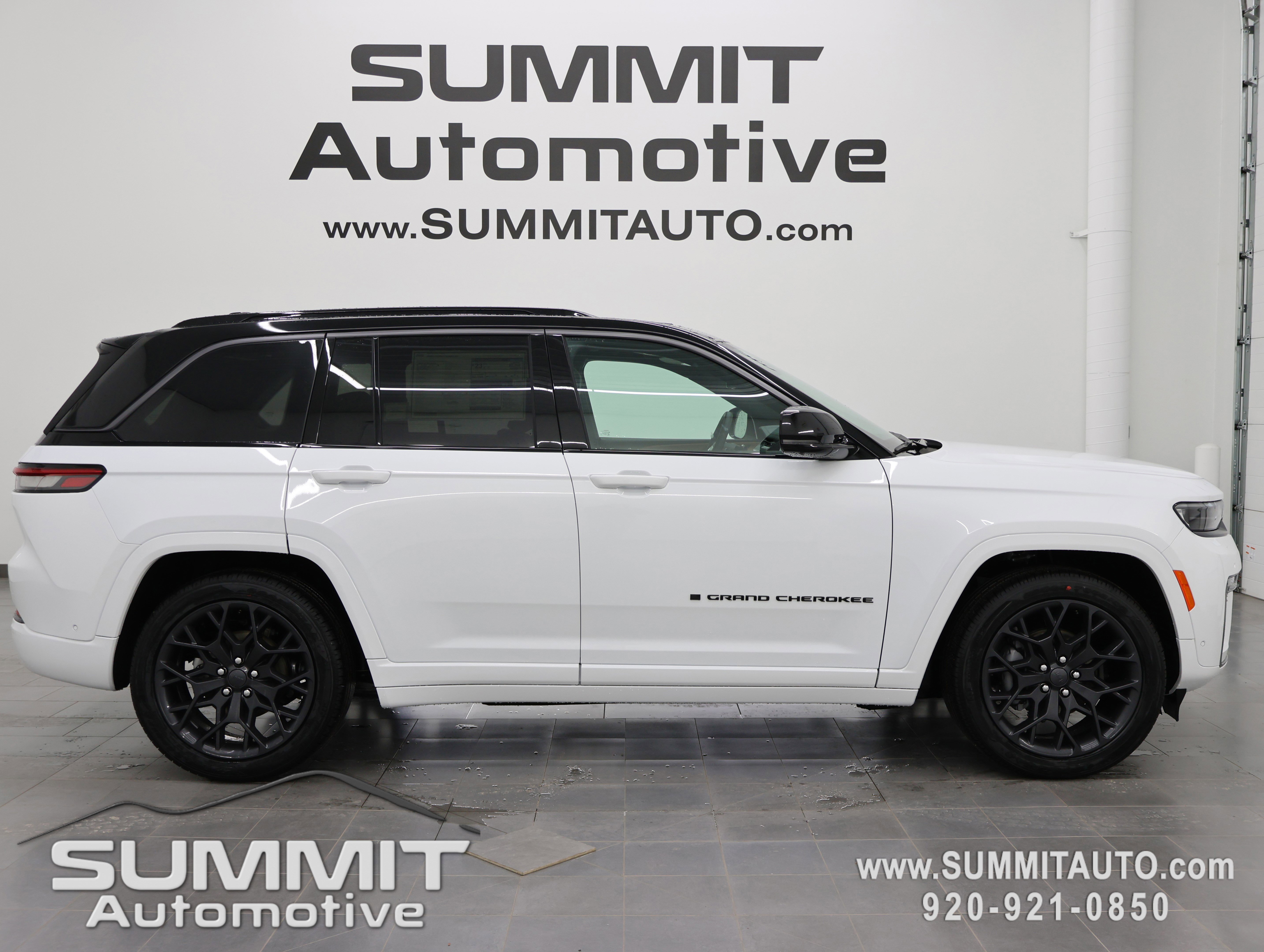 New 2026 Jeep Grand Cherokee Summit image 1