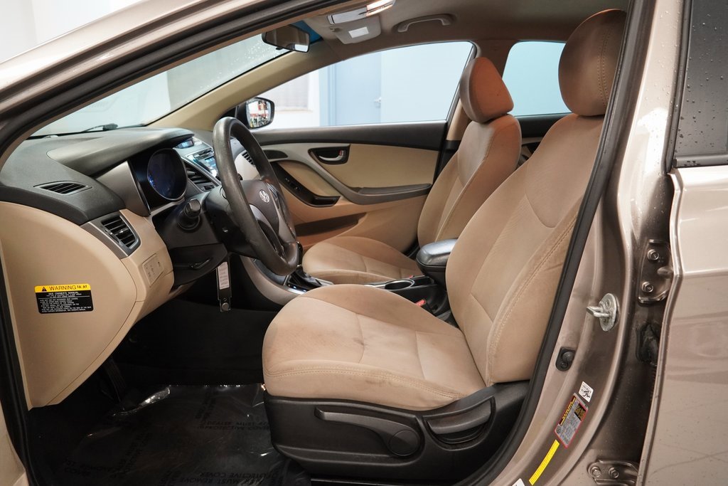 Used 2015 Hyundai Elantra SE image 5