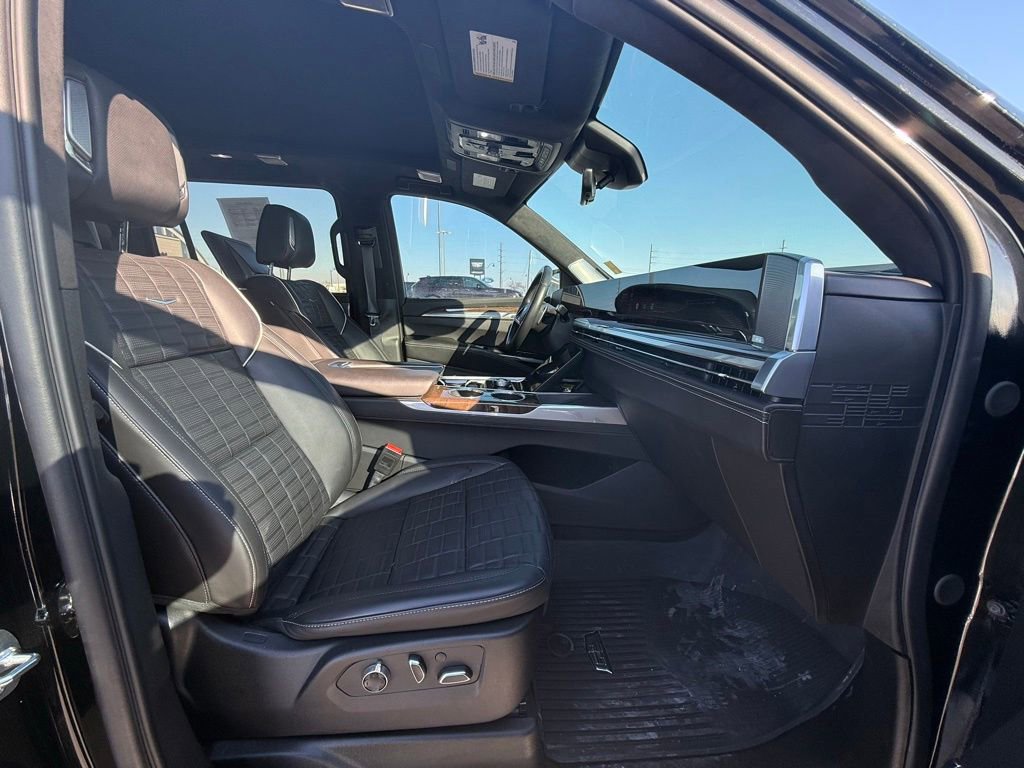 Used 2025 Cadillac Escalade ESV Sport Platinum image 33