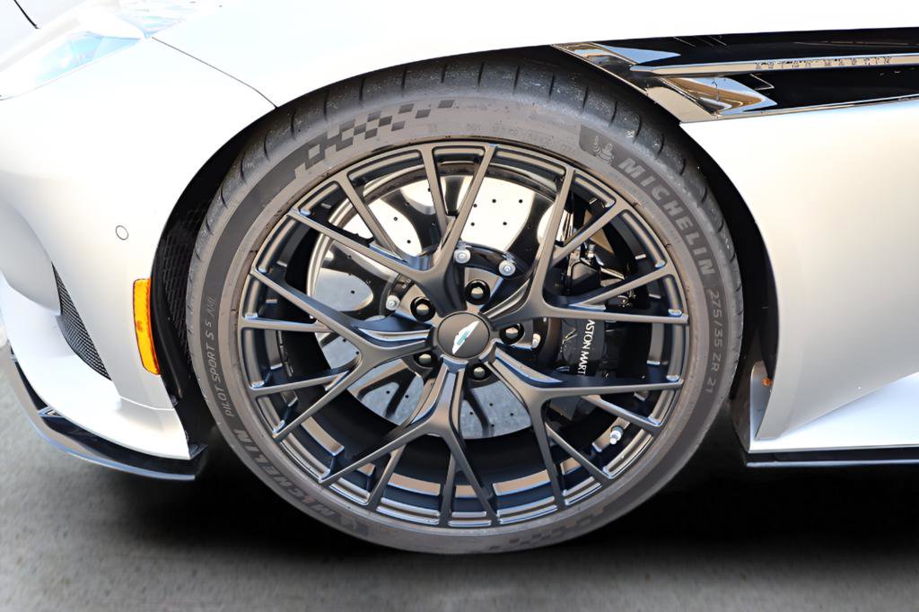 Used 2025 Aston Martin DB12 Coupe image 9