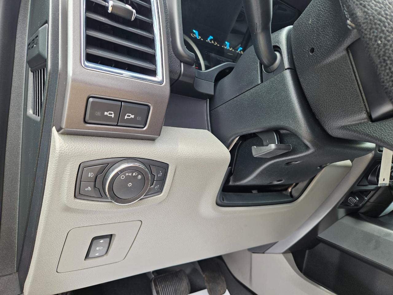 Used 2016 Ford F150 XLT w/ Equipment Group 302A Luxury AWD/4WD image 29