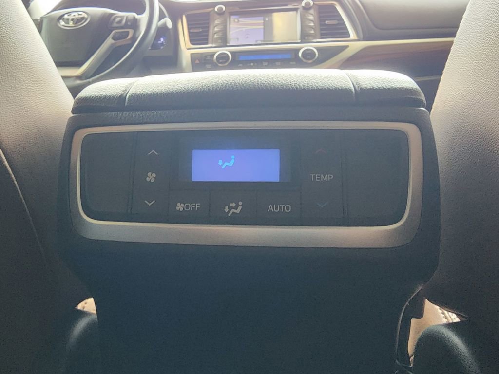 Used 2019 Toyota Highlander Limited FWD image 14
