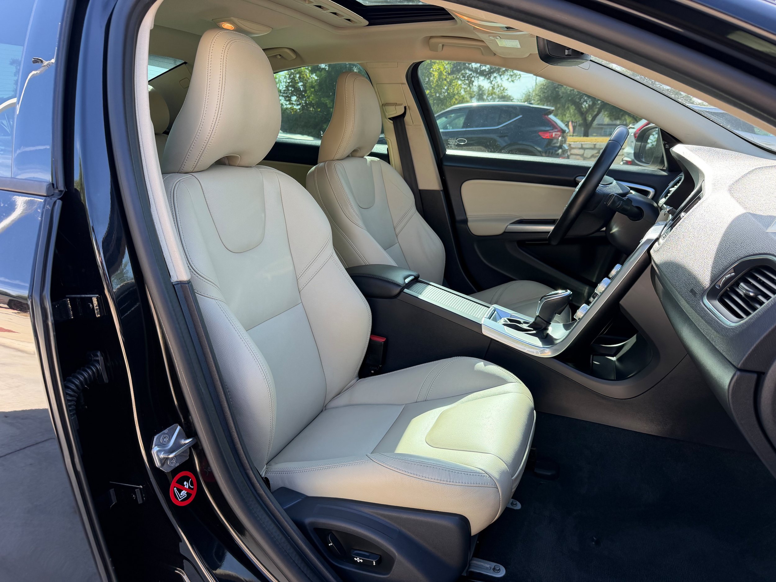 Used 2018 Volvo S60 T5 Dynamic w/ Vision Package FWD image 9