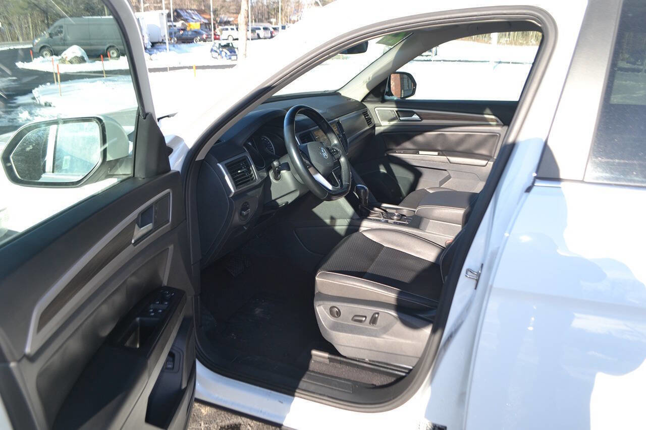 Used 2021 Volkswagen Atlas SE w/ Towing Package image 4