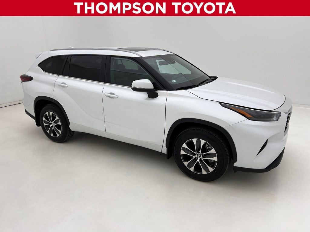 Used 2026 Toyota Highlander XLE image 1