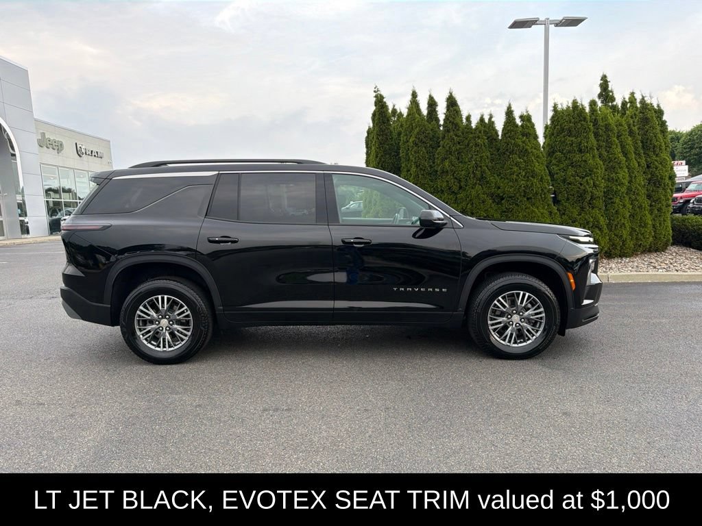 Used 2026 Chevrolet Traverse LT AWD/4WD image 2