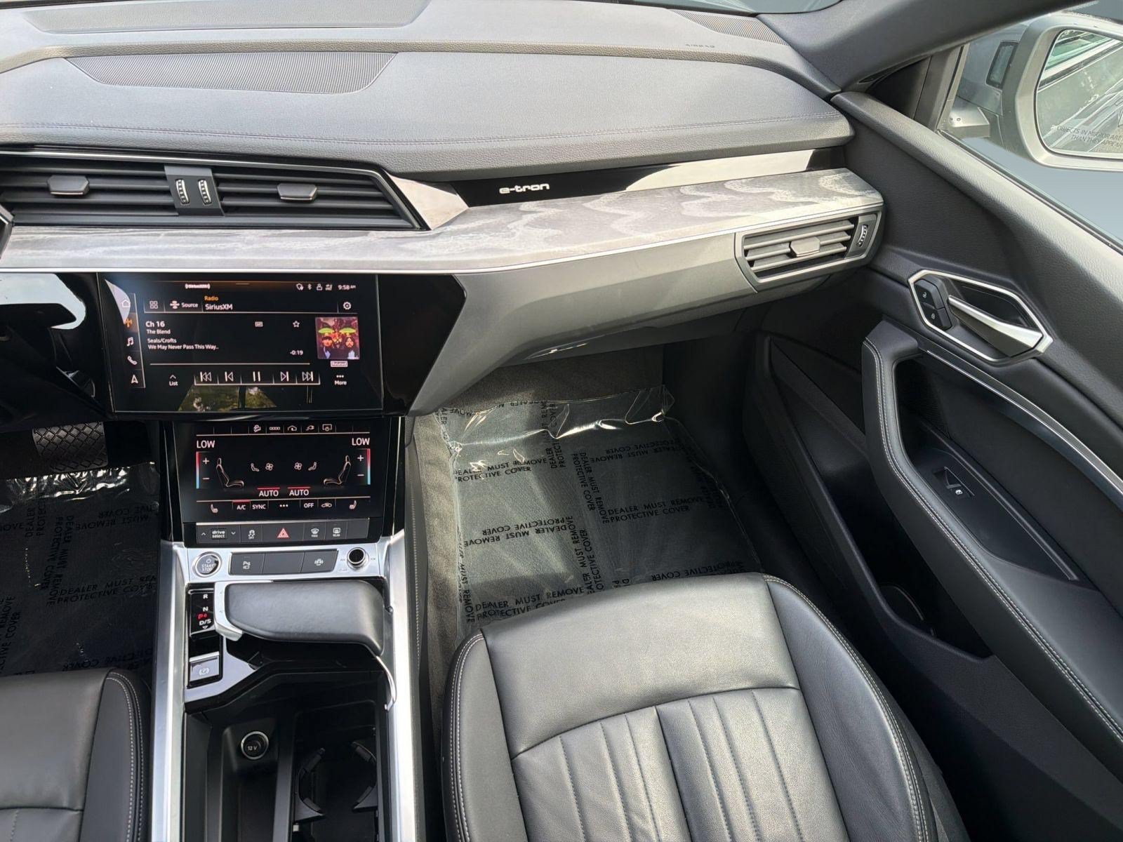 Used 2024 Audi Q8 e-tron Premium AWD/4WD image 31