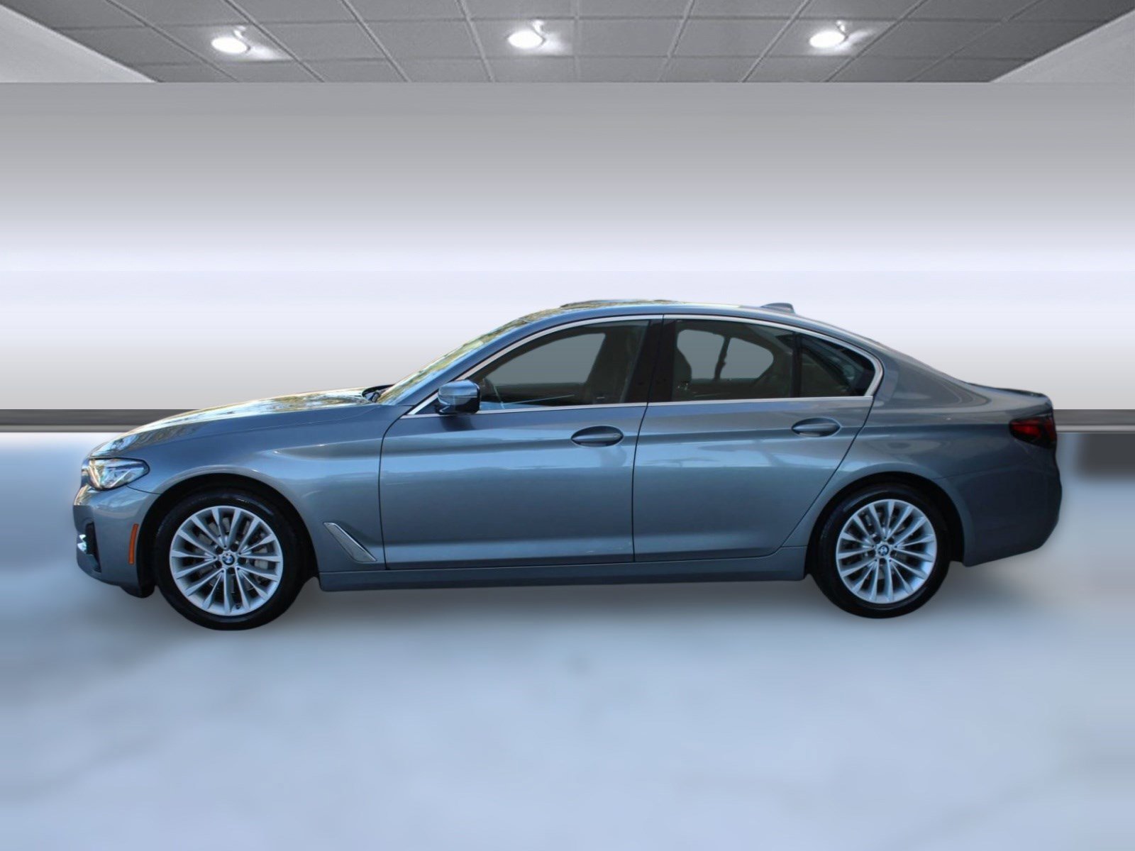 Used 2023 BMW 530i w/ Premium Package image 2