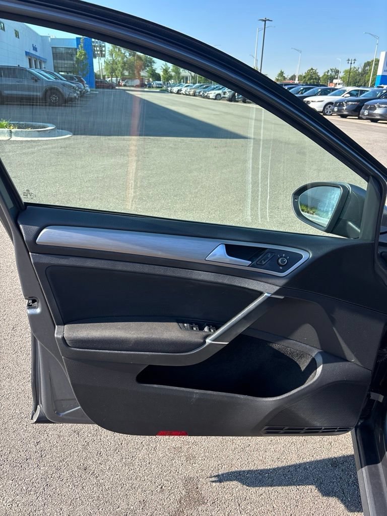 Used 2016 Volkswagen Golf S FWD image 22