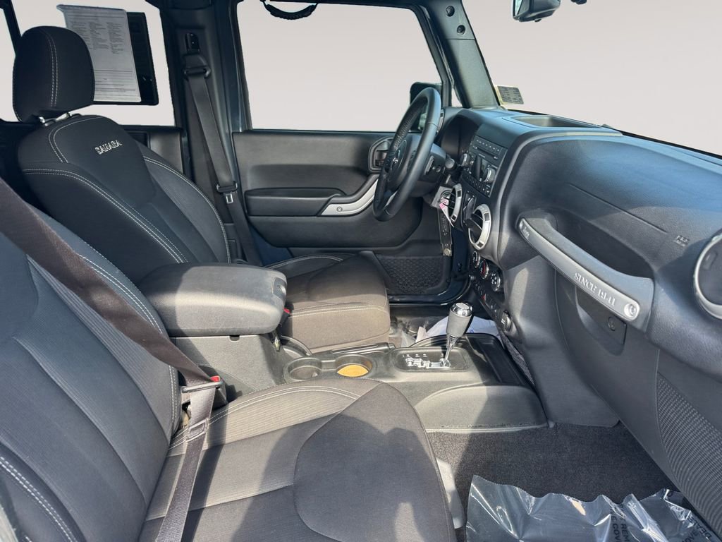 Used 2017 Jeep Wrangler Unlimited Sahara image 15