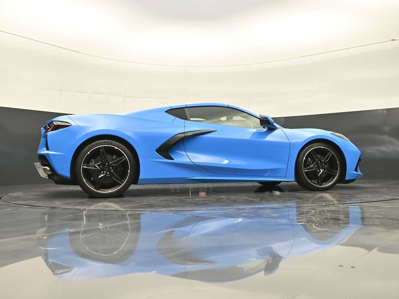 Used 2021 Chevrolet Corvette Stingray Preferred Cpe w/ Engine Appearance Package RWD image 41