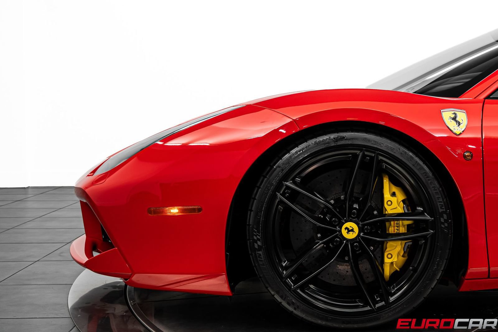 Used 2019 Ferrari 488 GTB RWD image 15
