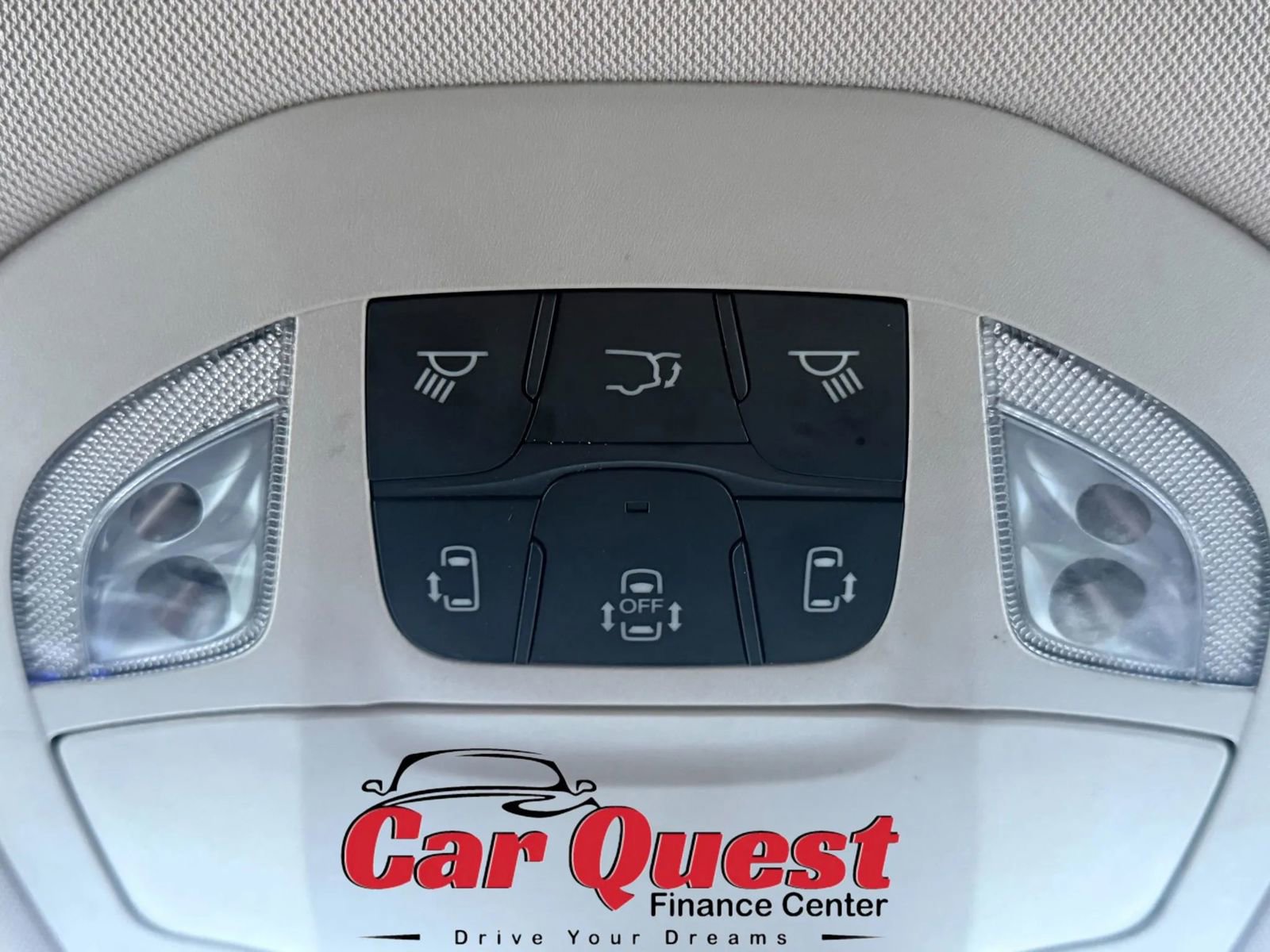 Used 2023 Chrysler Pacifica Touring-L FWD image 27