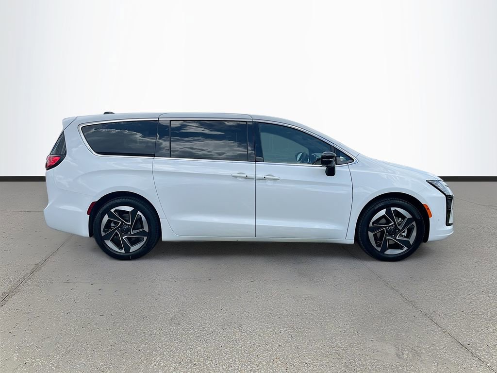 New 2027 Chrysler Pacifica Touring Plus FWD image 7