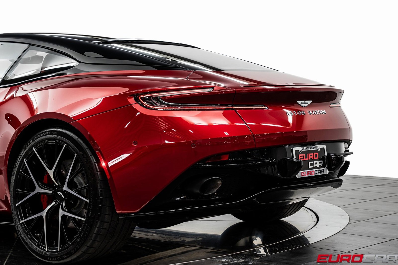 Used 2024 Aston Martin DB12 Coupe image 17