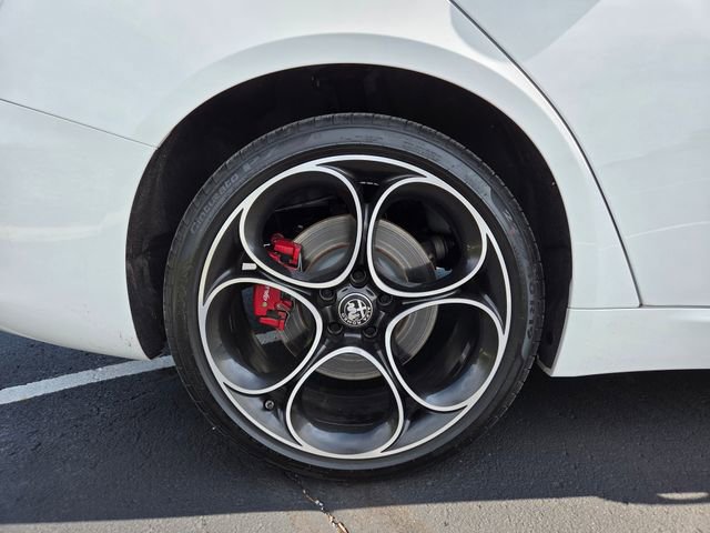 Used 2024 Alfa Romeo Giulia Ti AWD/4WD image 9