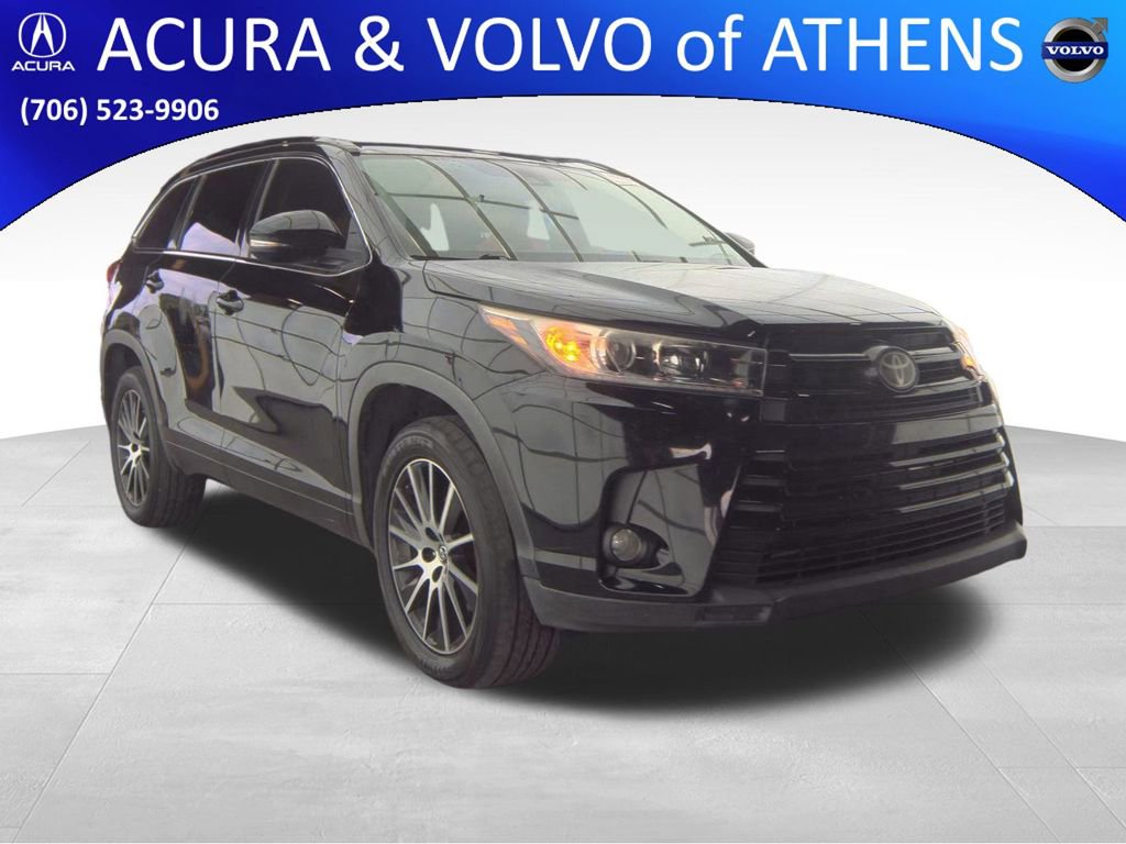 Used 2017 Toyota Highlander SE