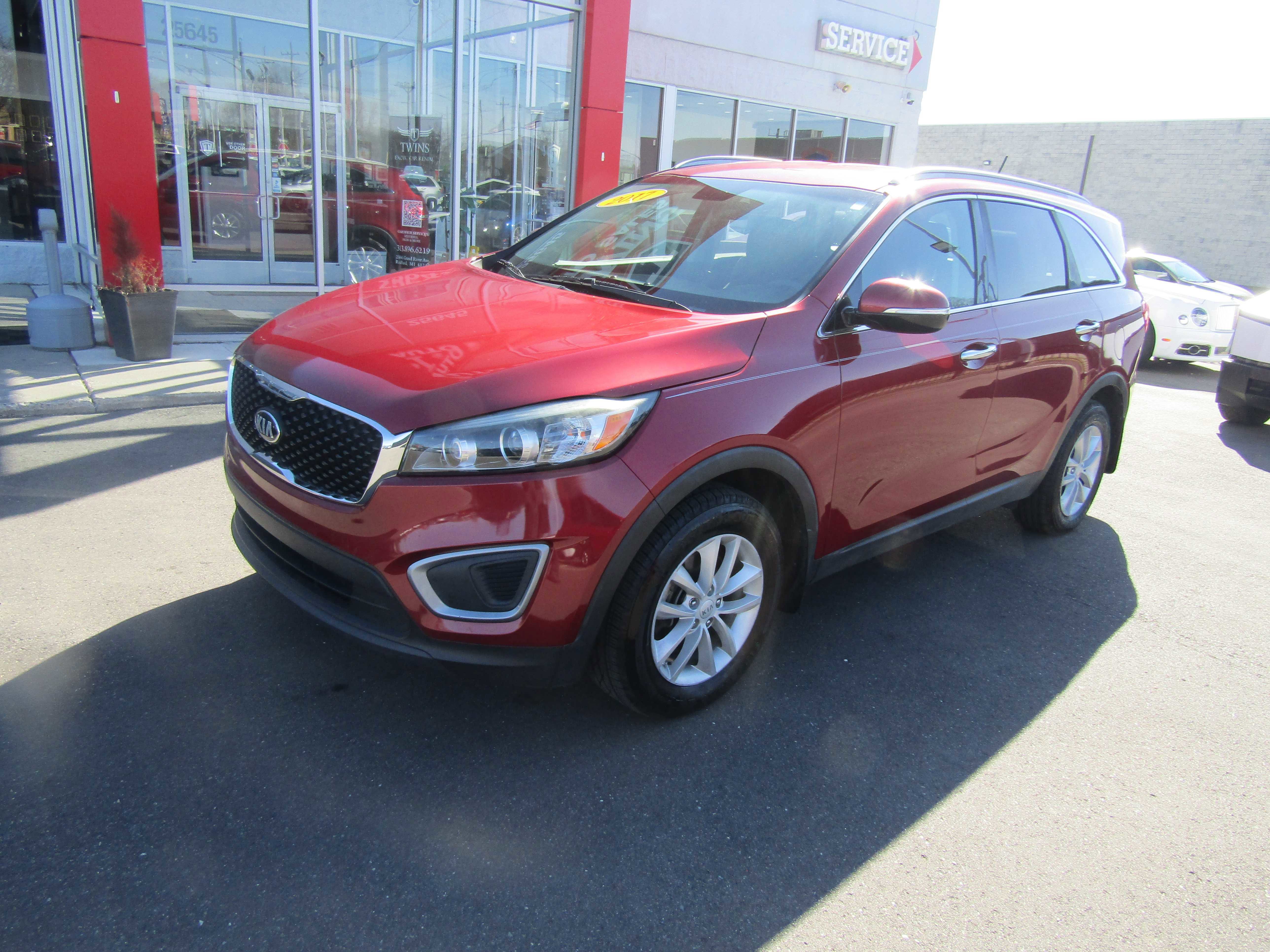Used 2017 Kia Sorento FWD image 2
