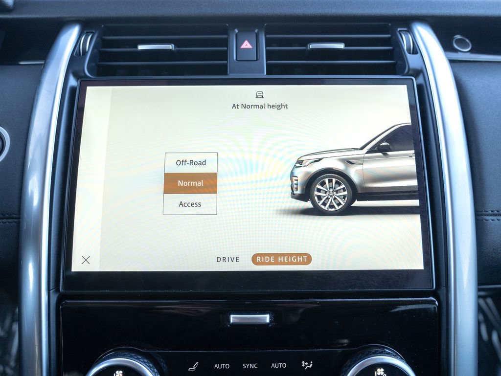 Certified 2022 Land Rover Discovery S image 28