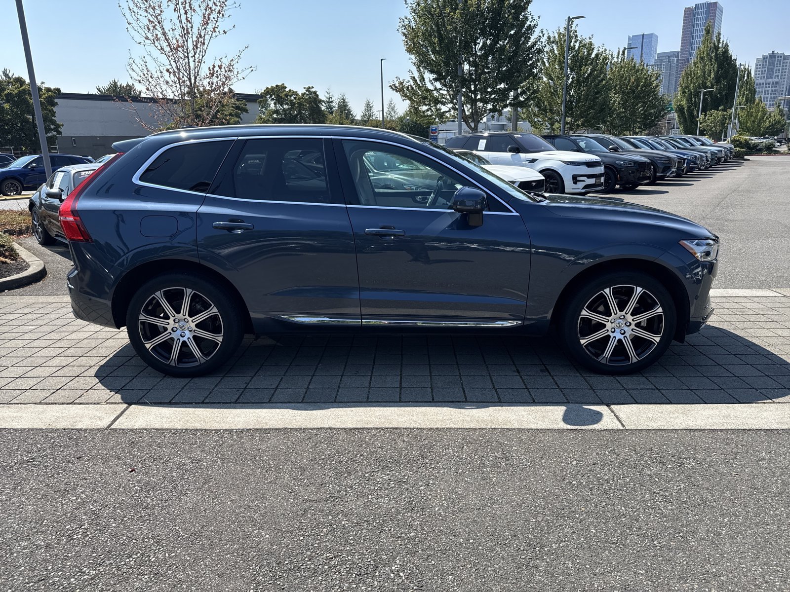 Used 2021 Volvo XC60 T5 Inscription w/ Advanced Package AWD/4WD image 4