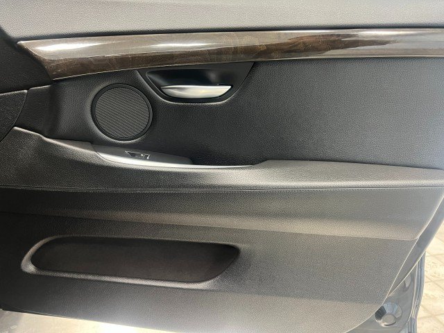 Used 2010 BMW 550i Gran Turismo xDrive AWD/4WD image 17
