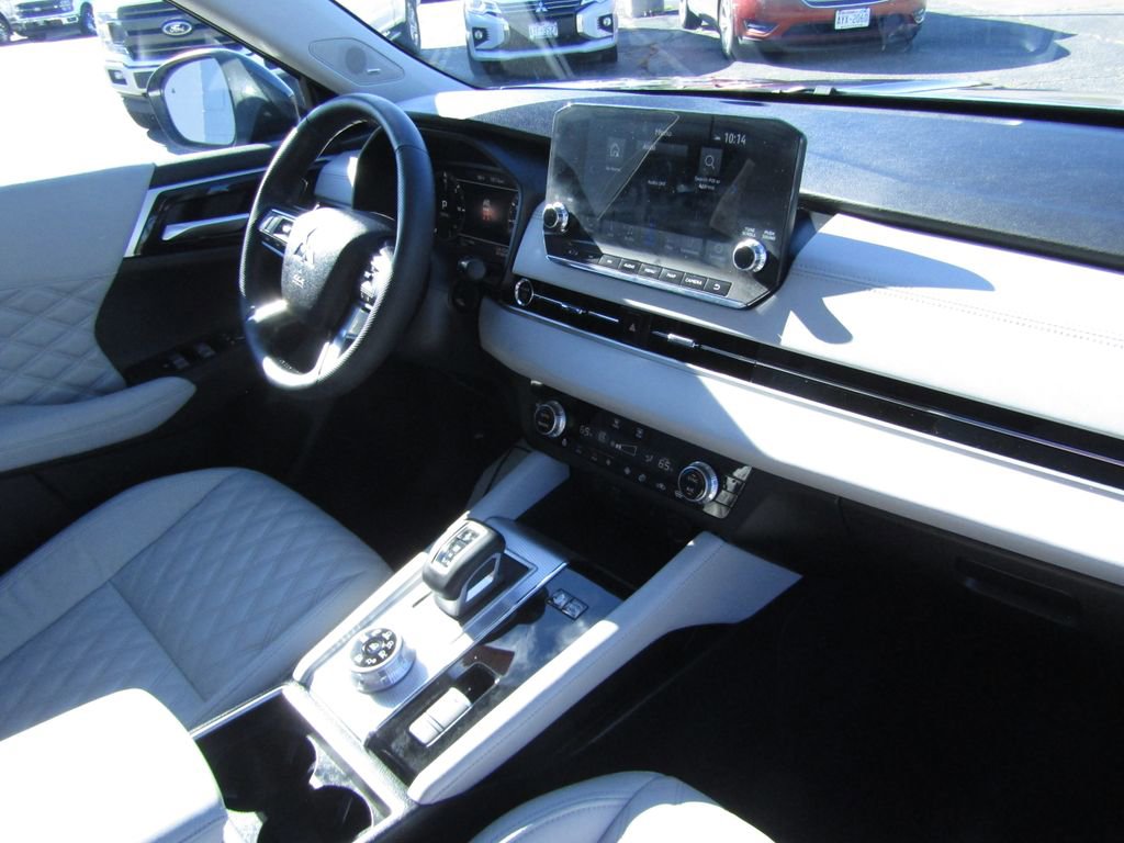 Used 2024 Mitsubishi Outlander SEL Black Edition image 10