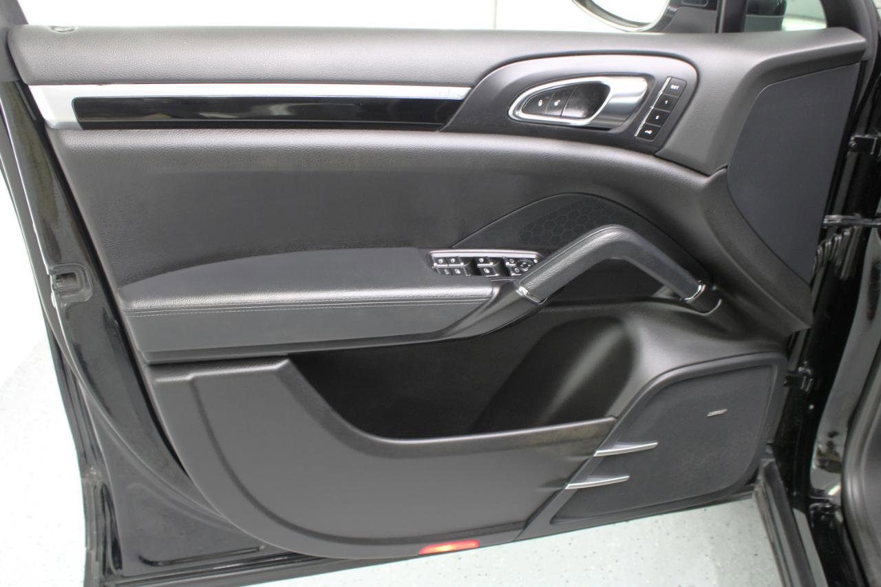 Used 2016 Porsche Cayenne image 30